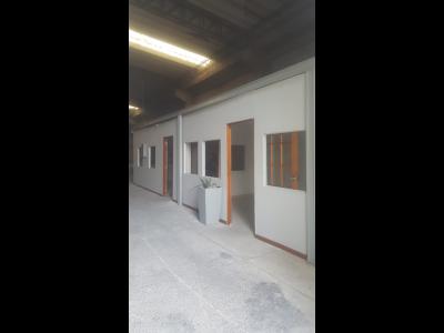 Bodegas Arriendos  El Bosque 500Mts